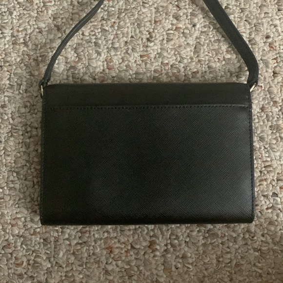 Kate Spade’s Perry Crossbody in Black. - Picture 2 of 4